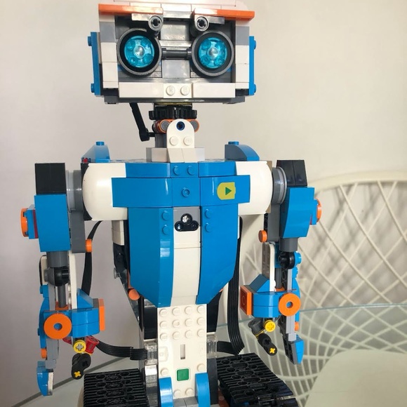 Lego BOOST: Vernie the Robot - Picture 2 of 6